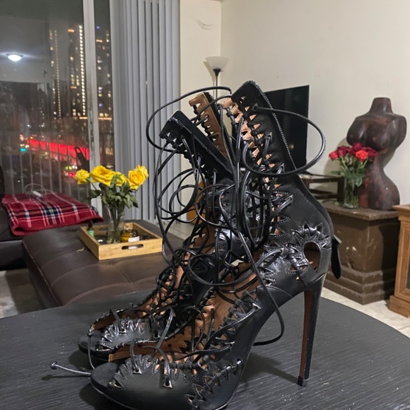 SUPER RARE ALAÏA Woven cut-out lace up sandals - Picture 7 of 12
